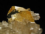 anglesite_cerrusite2.jpg (39465 バイト)
